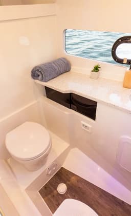 Aquila 32 Sport in Corsica / Ajaccio / Port Tino Rossi thumbnail 8