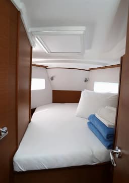 Sun Odyssey 380 in Pula / ACI Marina Pula thumbnail 12