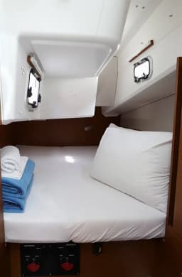 Sun Odyssey 380 in Pula / ACI Marina Pula thumbnail 14