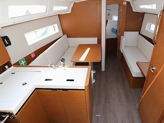 Sun Odyssey 380 in Pula / ACI Marina Pula - Photo 3