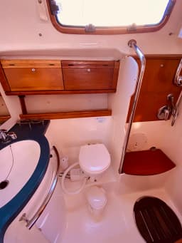 Bavaria 42 Cruiser in Lefkada / D-Marin Marina Lefkas thumbnail 5