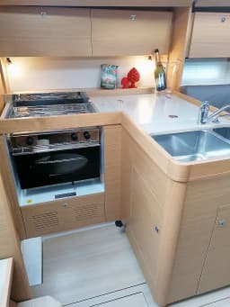Dufour 360 Grand Large in Sicily / Capo d'Orlando Marina thumbnail 7