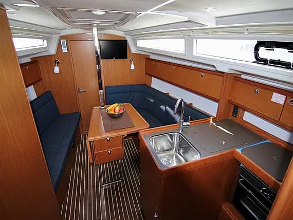 Bavaria Cruiser 34 in Sukošan / D-Marin Dalmacija Marina - Photo 3