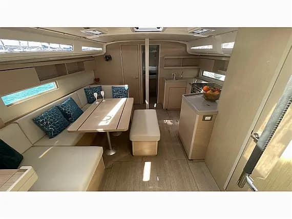Oceanis 40.1 in Castiglioncello / Marina Cala de' Medici - Photo 3
