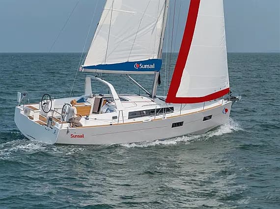 Oceanis 38.1 in Sicily / Furnari / Marina Portorosa - Photo 1