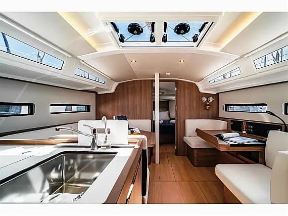 Sun Odyssey 415 in Paros / Piso Livadi Port - Photo 2