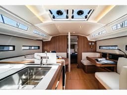 Sun Odyssey 415 in Paros / Piso Livadi Port thumbnail 2