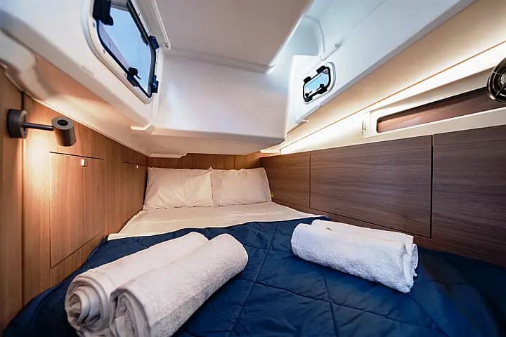 Sun Odyssey 415 in Paros / Piso Livadi Port - Photo 3