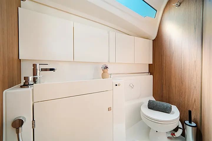 Sun Odyssey 415 in Paros / Piso Livadi Port - Photo 4