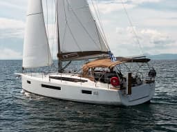 Sun Odyssey 415 in Paros / Piso Livadi Port thumbnail 6