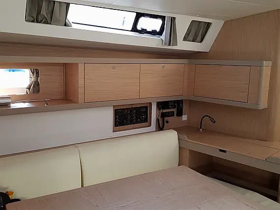 Oceanis 45 in Sicily / Furnari / Marina Portorosa - Photo 3