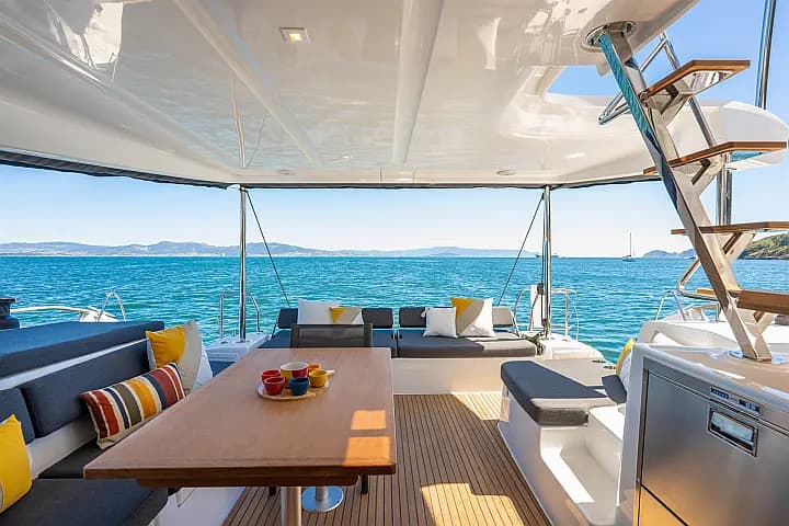 Lagoon 43 in Lavrion Main Port - Photo 5