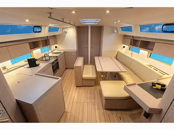 Oceanis 46.1 in Sicily / Furnari / Marina Portorosa - Photo 3