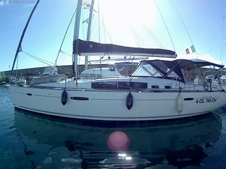 Oceanis 46 in Sardinia / Portisco / Cala dei Sardi - Photo 5