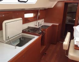 Oceanis 46 in Sardinia / Portisco / Cala dei Sardi thumbnail 8