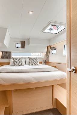 Lagoon 42 in Paros port thumbnail 24
