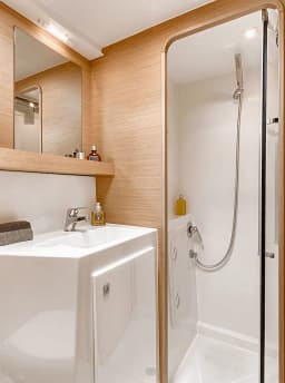 Lagoon 42 in Paros port thumbnail 27