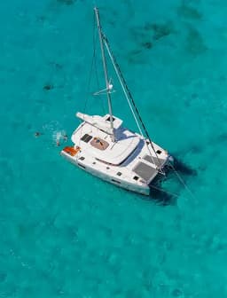 Lagoon 42 in Paros port thumbnail 9