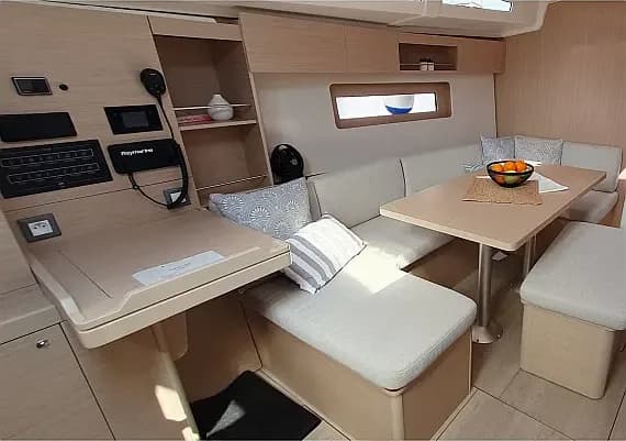Oceanis 37.1 in Split / ACI Marina Split - Photo 3