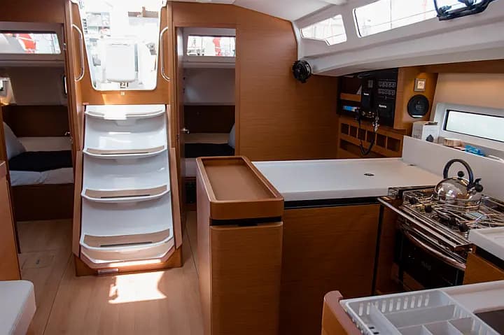 Sun Odyssey 440 in Volos / Port of Volos - Photo 4