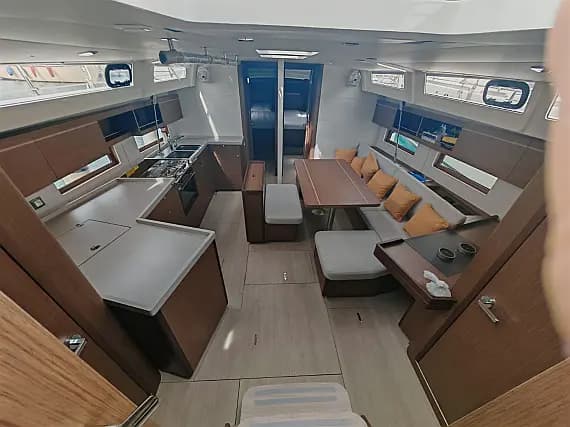 Oceanis 46.1 in Vibo Marina - Photo 3