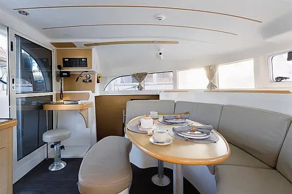 Planul punții pentru Lagoon 380 S2 in Rhodes New Marina