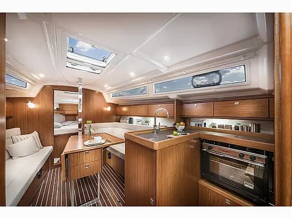Bavaria Cruiser 34 in Sukošan / D-Marin Dalmacija Marina - Photo 3