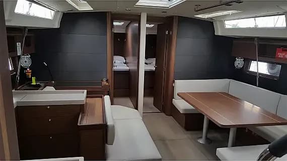 Oceanis 51.1 in Mykonos / Tourlos Marina - Photo 3