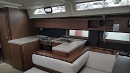 Oceanis 51.1 in Mykonos / Tourlos Marina thumbnail 5