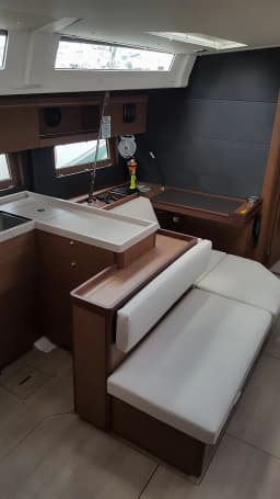 Oceanis 51.1 in Mykonos / Tourlos Marina thumbnail 6