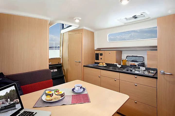 Delphia Escape 800 in Motala Harbour - Photo 4