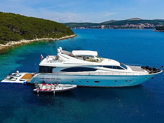 Ferretti 880 in Seget Donji / Marina Baotić - Photo 1