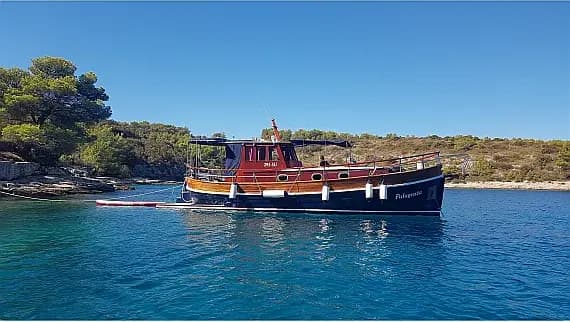 Motor sailer in Split / Marina Zenta - Photo 1