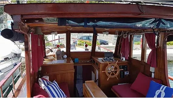 Motor sailer in Split / Marina Zenta - Photo 3