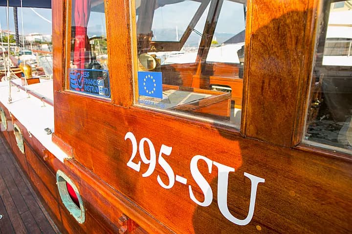 Motor sailer in Split / Marina Zenta - Photo 4