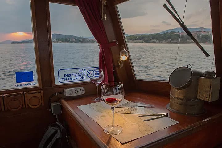 Motor sailer in Split / Marina Zenta - Photo 5
