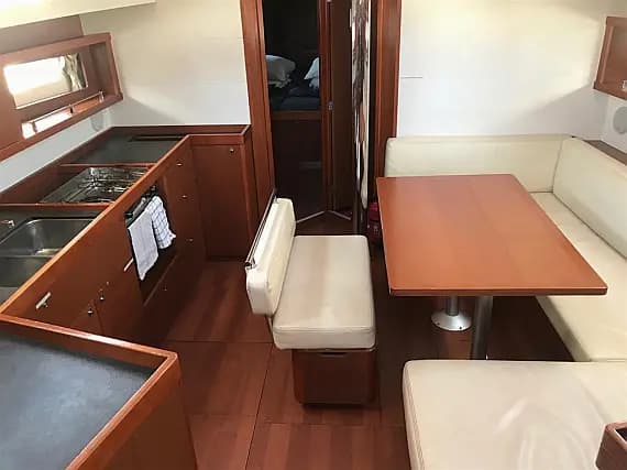 Oceanis 45 in Tenerife / Las Galletas / Marina del Sur - Photo 3