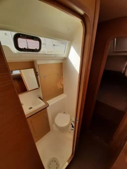 Dufour 460 Grand Large in Vibo Marina thumbnail 4