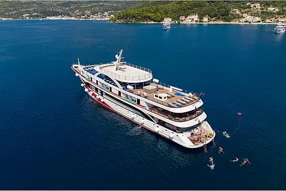 Luxury Motor Yacht in Split - Photo 1