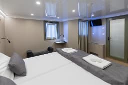 Luxury Motor Yacht in Split thumbnail 16