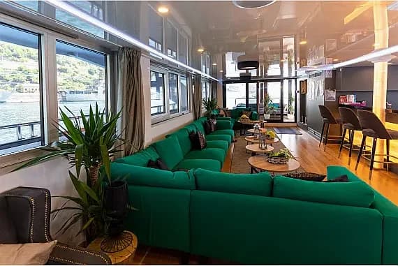 Luxury Motor Yacht in Split - Photo 2