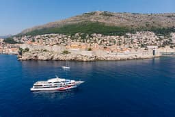 Luxury Motor Yacht in Split thumbnail 7