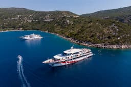 Luxury Motor Yacht in Split thumbnail 8