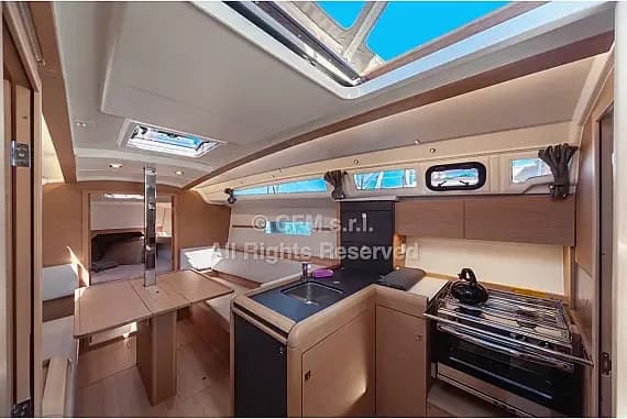 Sun Odyssey 349 in Sicily / Capo d'Orlando Marina - Photo 3