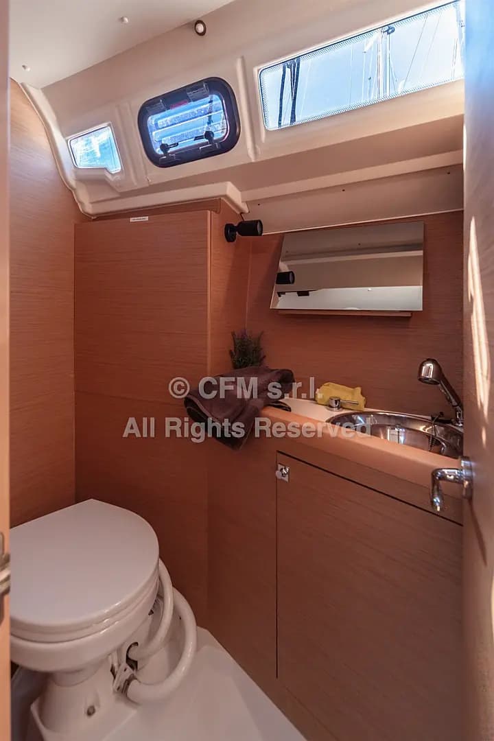 Sun Odyssey 349 in Sicily / Capo d'Orlando Marina - Photo 4
