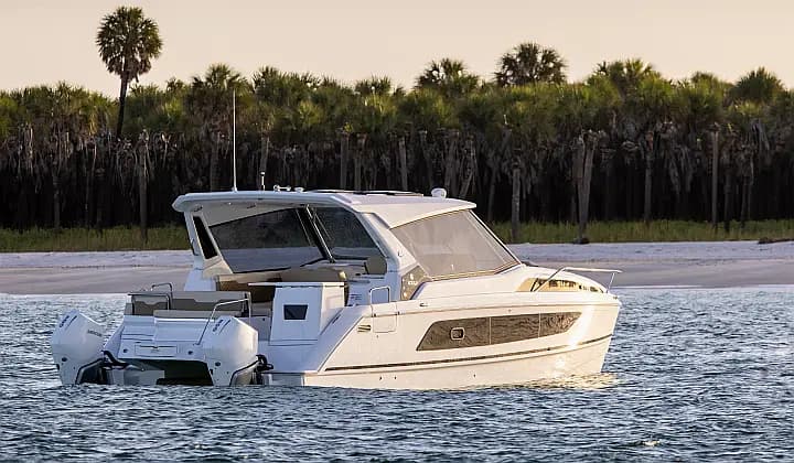 Aquila 36 Sport in Sardinia / Cannigione - Photo 4