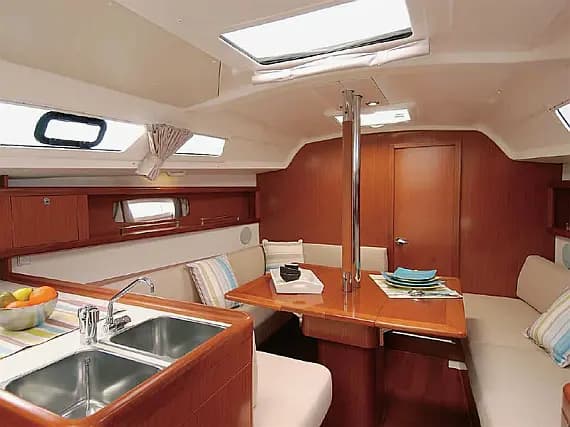 Oceanis 34 in Nea Peramos - Attica / Nea Peramos - Photo 3