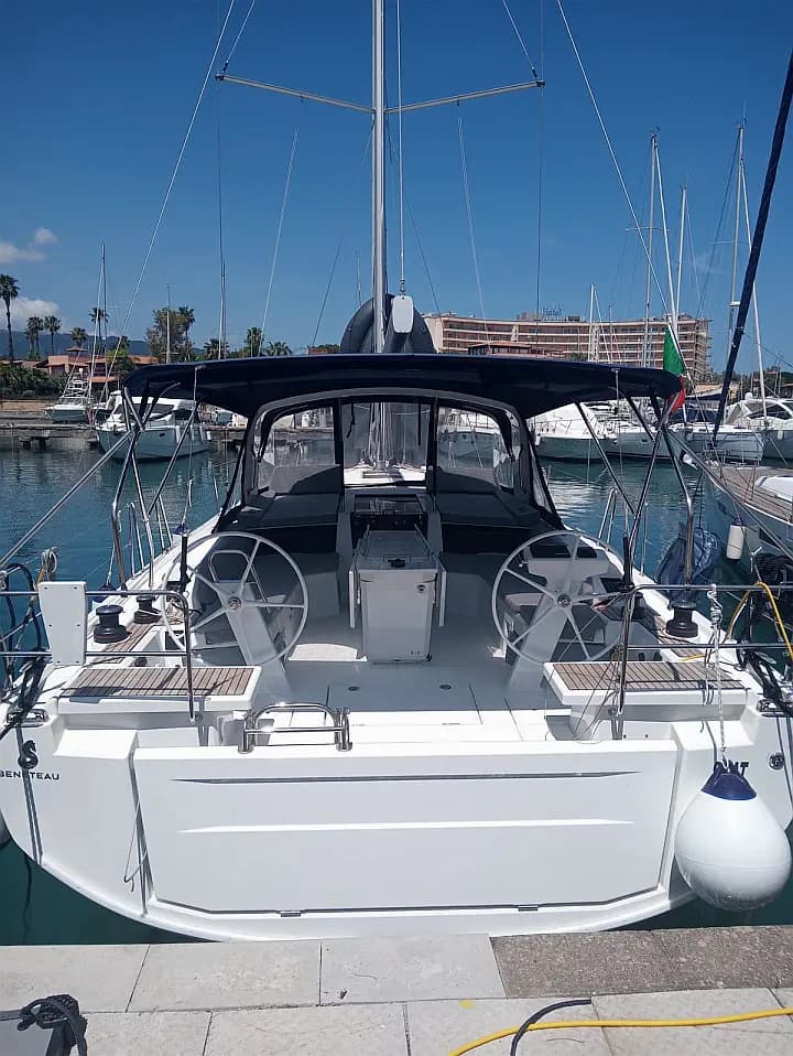 Oceanis 46.1 in Sicily / Furnari / Marina Portorosa - Photo 4