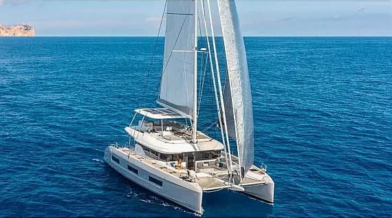 Lagoon 60 in Sicily / Capo d'Orlando Marina - image 1