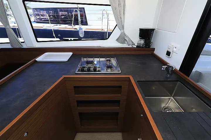 Lagoon 42 in Sukošan / D-Marin Dalmacija Marina - Photo 5